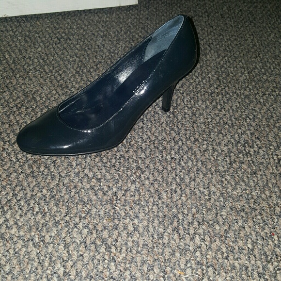 heels - Picture 2 of 2